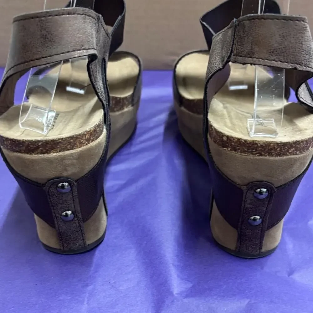 Pierre Dumas Hester-1 Women's Metallic Brown Platform Sandal Wedges Size 10